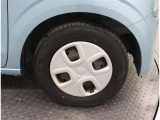 タイヤサイズは145/80R13になります。溝数は約3ミリです。