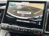狭い場所での駐車も安心。後方の状況をクリアに映し出し、安全な運転をサポートします。駐車時の不安を軽減し、スムーズな車庫入れを。