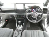 運転席からの視界はこんな感じです☆お気軽にご来店いただき、実際に座って是非お確かめください。ドライバーに寄り添う快適な操作フィールをもたらすステアリングです。