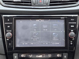 お気に入りの音楽やラジオを快適に。様々なソースに対応し、車内時間をより楽しく演出します。ドライブがさらに楽しくなりますよ。