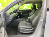 洗練された内装デザイン。運転に必要な情報が視認しやすい配置で、操作性にも優れています。快適なカーライフをサポートします。