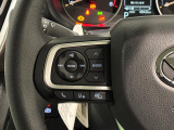 ナビゲーションやオーディオなどの操作がハンドルの手元でできるステアリングスイッチが付いてます