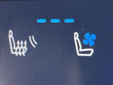 【シートヒーター&ベンチレーション】夏場は涼しい風でお尻や背中の熱やムレを防ぎ、冬はエアコンよりも早く温まってポカポカに!季節を問わず快適に過ごせます。