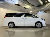 両側パワースライドドア付きだから、狭い駐車スペースなどでの 乗り降りラクラク!小さなお子さまのいるご家庭には嬉しい装備。