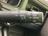 操作しやすい位置に配置されたウインカーレバーです。スムーズな操作で、安全な車線変更をサポートします。