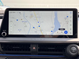 見やすい地図表示で、初めての道でも安心です。スムーズなナビゲーションで、目的地まで快適にお届けします。