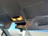 後席に3人乗車や荷物が多い時でも、後方が見られるインテリジェントルームミラー
