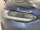 LEDヘッドライトは、点灯の瞬間から最大光量を発揮し、突然暗くなるトンネルなどでの安定感を高めます。