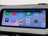 【アップルカープレイ】iPhoneがBMW車両とワイヤレスで接続されます。Apple CarPlayでは、オーディオストリーミングやメッセージングアプリがディスプレイに表示されます。