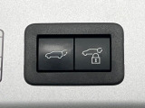 【パワーバックドア】スマートキーや運転席のボタンを押すだけでリアゲートが自動で開閉します!荷物を持っている時や、高い位置にあるバックドアを閉める際に便利な機能です♪