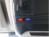 専用ボタンでコールセンターへ接続。状況に応じて緊急車両の要請やロードサービスの取次ぎを行います。重大事故の際は自動的にコールセンターにつながり、緊急車両やドクターヘリを要請します。(要申込)