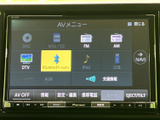 お気に入りの音楽を手軽に楽しめるオーディオシステム。Bluetooth接続でスマートフォンとの連携も可能です。快適なドライブのお供に最適です。