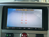 バックモニターが、狭い場所での駐車や車庫入れをサポートします。安全確認をサポートし、運転の負担を軽減します。