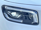 ●LEDヘッドライト:夜間走行時も良好な視界を確保し安心して運転できる高輝度LEDヘッドライトを装備!点灯速度が早く、消費電力も抑えられています。