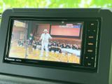 停車中にTVを楽しむことができ、待ち時間も快適に過ごせます。様々な番組で、リラックスした時間をお過ごしください。