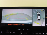 車両の前後左右に搭載されたカメラの映像を合成し、車を上から見下ろしているような映像をミニターに映し出すシステムのパノラミックビューモニター搭載!