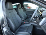 Audi車はどの車種も全てレザーハンドルです。そこにはAudiのこだわりがあり質感の高いレザーでしっかりと手に馴染み、高級感を演出します。