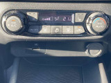 オートエアコンで温度調整も楽チン!四季を問わず快適に運転することが出来ます。
