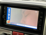 停車中にTV視聴が可能な機能が搭載。休憩時間などにニュースや番組を楽しむことができます。移動時間を有効活用できますね。