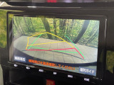 【バックカメラ】駐車時に後方がリアルタイム映像で確認できます。大型商業施設や立体駐車場での駐車時や、夜間のバック時に大活躍!運転スキルに関わらず、今や必須となった装備のひとつです!
