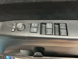【パワーウィンドウスイッチ】ワンタッチで、パワーウインドウやドアミラーを操作できます。
