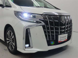 高輝度で点灯速度が速く、しかも消費電力の少ないLEDヘッドライトが装備されています!LEDの明るい光が走行中の視界の確保をサポートして、夜のドライブがより楽しく安全に運転できます♪