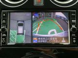 まるで空から見下ろしたかのような映像を映し出すアラウンドモニターだから、車庫入れもラクラクです!