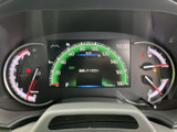 視認性の高いメーターで、運転に必要な情報を的確に把握できます。運転に集中できる、安全で快適な空間を提供します。