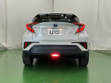 後席の窓には外から車内が見えにくくなるプライバシーガラスを採用。周りを気にせずリラックスして過ごせます