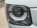 LEDヘッドライトは、点灯の瞬間から最大光量を発揮し、突然暗くなるトンネルなどでの安定感を高めます。