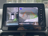 上からまる見え!アラウンドビューモニターの画像です。純正ナビに映してあります。お車を真上から見たような映像をミラーやナビ画面に映し出す事によって、車両の周囲を確認し、駐車時や発進時の運転をサポート。