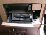 ETC車載器を装備しています。高速道路の料金所もストレスなく通行できます。すっきりとしたビルトインタイプですよ。