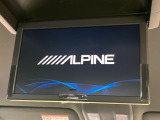 【フリップダウンモニター】大画面モニターで後席でもエンタメをお楽しみいただけます。小さなお子様にも大人気の装備です♪