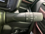 操作しやすい位置に配置されたウインカーレバー。スムーズな操作で、安全な車線変更をサポートします。直感的に操作できます。