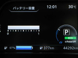 バッテリーは12セグメント残っております☆97%で377kmは、ECOモードON・エアコンOFFの数値です。電費等で変化致しますので、おおよその参考になさって下さい♪