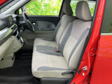 運転席からの視界は良好で、運転操作もスムーズに行えます。シートの形状も工夫されており、長時間の運転でも疲れにくいでしょう。