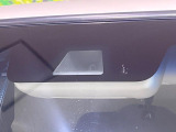 【ホンダセンシング】走行中に前方の車両等を認識し、衝突しそうな時は警報とブレーキで衝突回避と被害軽減をアシスト。より安全にドライブをお楽しみいただけます。