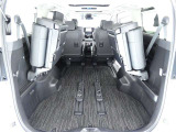 三列目シートは、折りたためますので大きなスペースが出来ちゃいます。キャンプ用品など大きな荷物もばっちり収納可能です♪