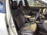 セパレートのフロント運転席は、パワーシートです。