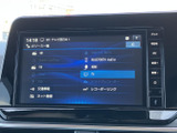 様々なメディアに対応し、多彩な音源を楽しめます。お好みの設定で、車内を自分だけの空間に変えられます。