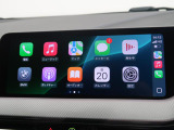 【アップルカープレイ】iPhoneがBMW車両とワイヤレスで接続されます。Apple CarPlayでは、オーディオストリーミングやメッセージングアプリがディスプレイに表示されます。