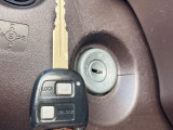 【キーレス】少し離れた場所からでもボタン一つでドアの開錠・施錠ができるのでとっても便利!ドアの鍵穴周りに傷をつけることもありません♪
