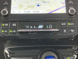 オートエアコンは温度を設定するだけで、自動で風量などを設定してくれます。運転しながら操作も必要ないので、安全性も向上します。