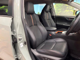 運転席シート廻りは使用感も少なく、良好な状態となっています。丁寧に使われていたことがよくわかりますね。