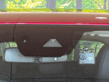 【スマートシティブレーキサポート】低速走行中に前方の車両等を認識し、衝突しそうな時は警報とブレーキで衝突回避と被害軽減をアシスト。より安全にドライブをお楽しみいただけます。