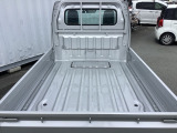 軽トラックならではの荷室です。お好きな荷物を運んでいただけます。