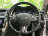 握りやすいステアリングは、運転操作をスムーズにします。快適なドライビング体験をサポートします。