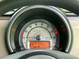 視認性の高いメーターで、走行状況をしっかり把握できます。運転に集中できる、シンプルで機能的なデザインです。