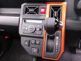 運転のしやすいインパネシフトです。運転席の足元も広くとても快適ですよ。