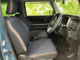 シートの素材感も良く、長時間のドライブでも快適に過ごせます。運転席からの視界も広く、運転しやすいです。